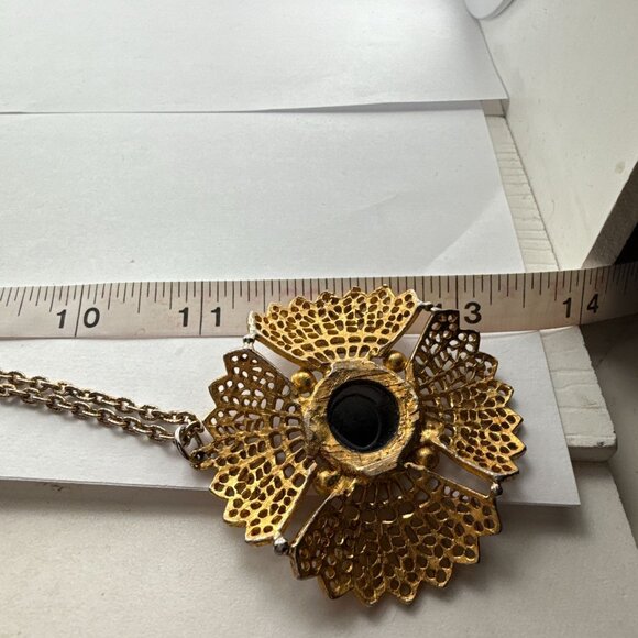 Vintage Gold Filigree Cameo Pendant Necklace Black Glass Intaglio Victorian Revi - Picture 13 of 14